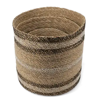 Set of three round seagrass baskets in assorted sizes.