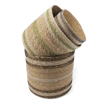 Set of three round seagrass baskets in assorted sizes.