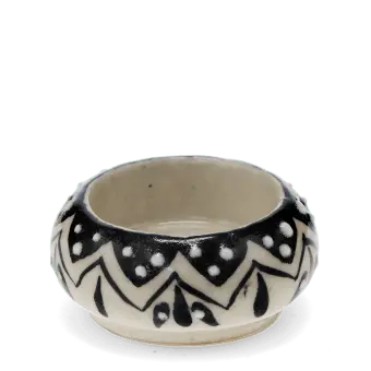 Round ceramic tealight holder with black zigzag pattern