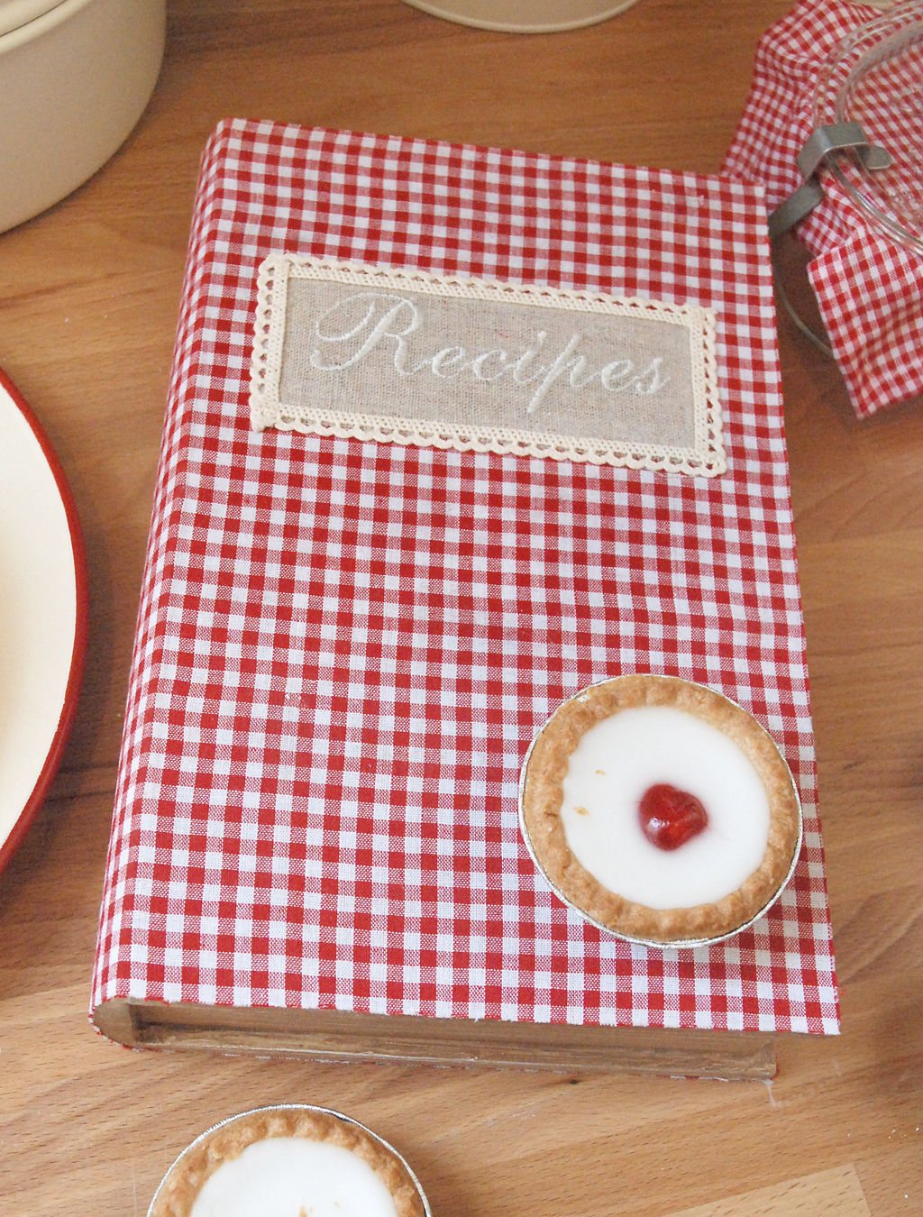 Gingham Recipe Book Storage Box | Rex London (dotcomgiftshop)