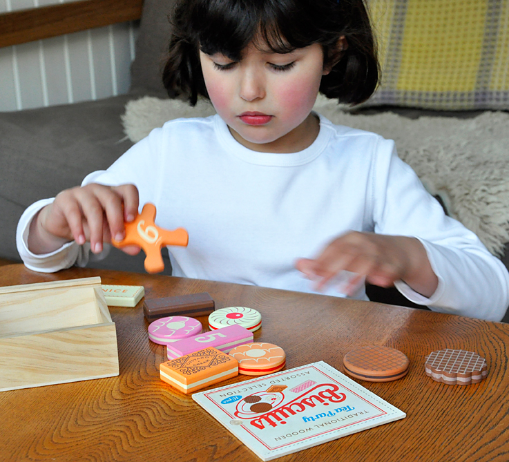 Traditional Tea Party Biscuits Game Rex London